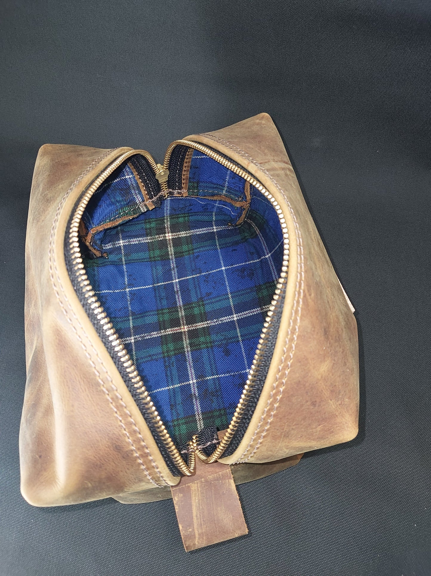 DK01 - Dopp Kit - Toiletries Holder