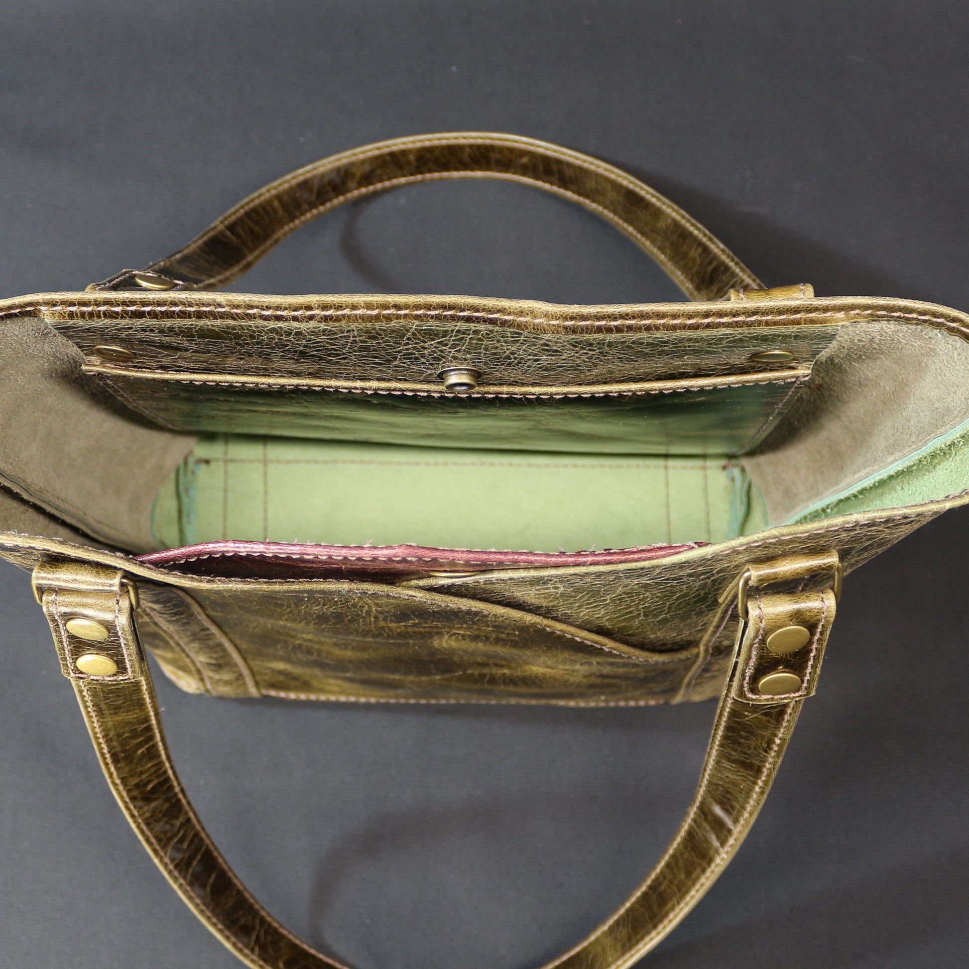 Leather bag with tullip shape